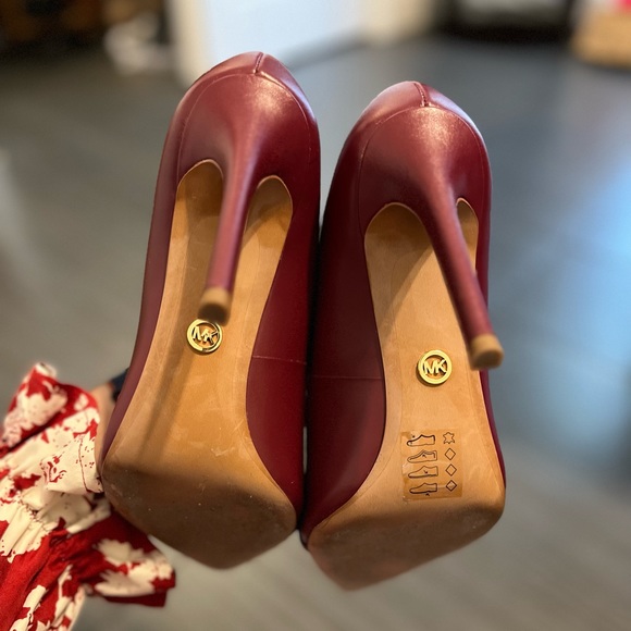Michael Kors size 10 heels - Picture 4 of 5